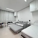 Charme E Simplicidade Junto A Praia De Copacabana!