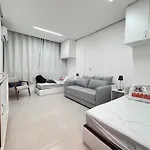 Charme E Simplicidade Junto A Praia De Copacabana!